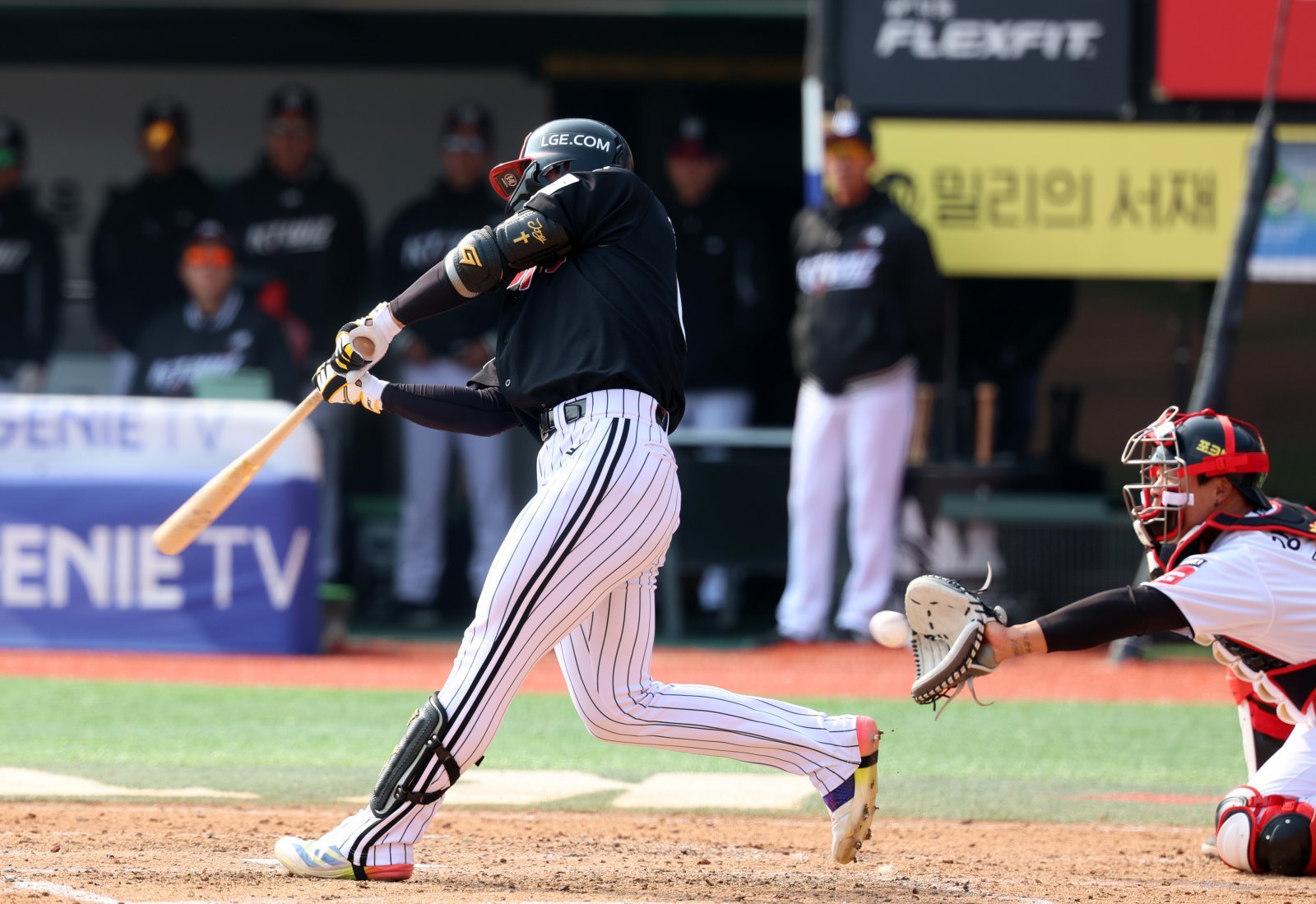 LG 김현종(왼쪽)이 팀의 대주자 스페셜리스트 역할을 맡게 됐다. 뉴시스