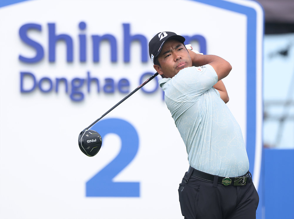 히가 가즈키가 제41회 신한동해오픈 최종라운드 2번 홀에서 힘차게 티샷을 하고 있다. 사진제공 | KPGA