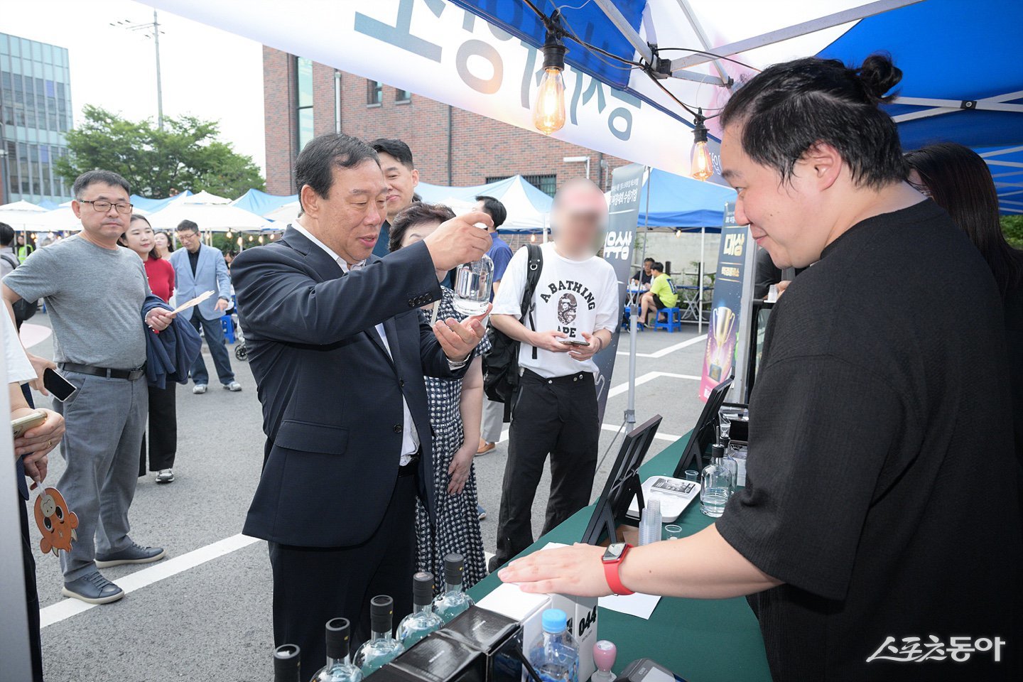 세종특별자치시(시장 최민호)는 지난 13일 세종전통시장 제3공영주차장 일대와 조치원역 광장에서 ‘한글로 빚고, 술로 잇다’를 주제로 축제를 개최했다. 사진제공｜세종시