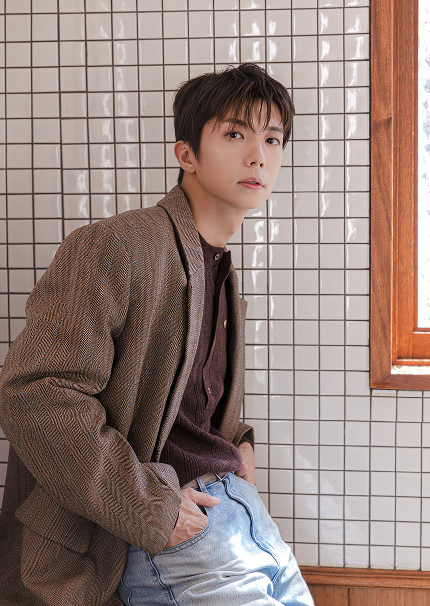 세 번째 미니 앨범 ‘I’m into’로 돌아온 2PM 장우영이 솔직한 자기 성찰과 고난도 퍼포먼스를 예고했다. 그는 “노래도 하고 싶고 춤도 보여드리고 싶어 타협하지 않았다”며 음악과 무대에 대한 열정을 드러냈다. 사진제공|JYP엔터테인먼트 사진제공|JYP엔터테인먼트