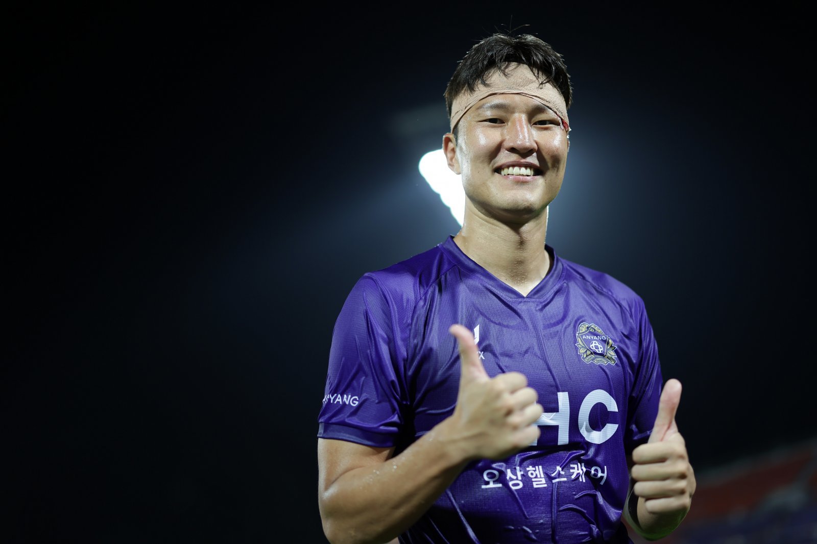 축구국가대표팀 수비수 권경원은 올해 7월 안양에 깜짝 입단하며 눈길을 끌었다. 클럽의 위상과 계약 조건을 따지기 앞서 가장 자신을 원하는 팀으로 가야겠다는 생각때문이었다. 구단이 제시한 비전 역시 그의 안양행을 이끈 이유였다. 사진제공│한국프로축구연맹