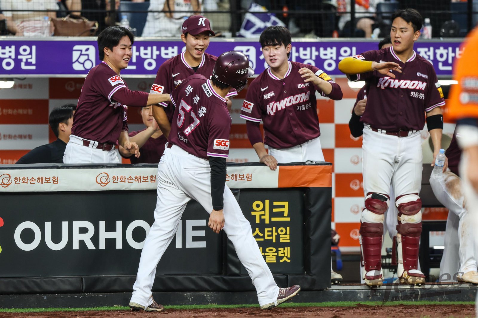 키움 박주홍(57번)은 파워 히팅보다 콘택트 능력에 초점을 맞추며 타격 페이스를 끌어올리고 있다. 사진제공｜키움 히어로즈