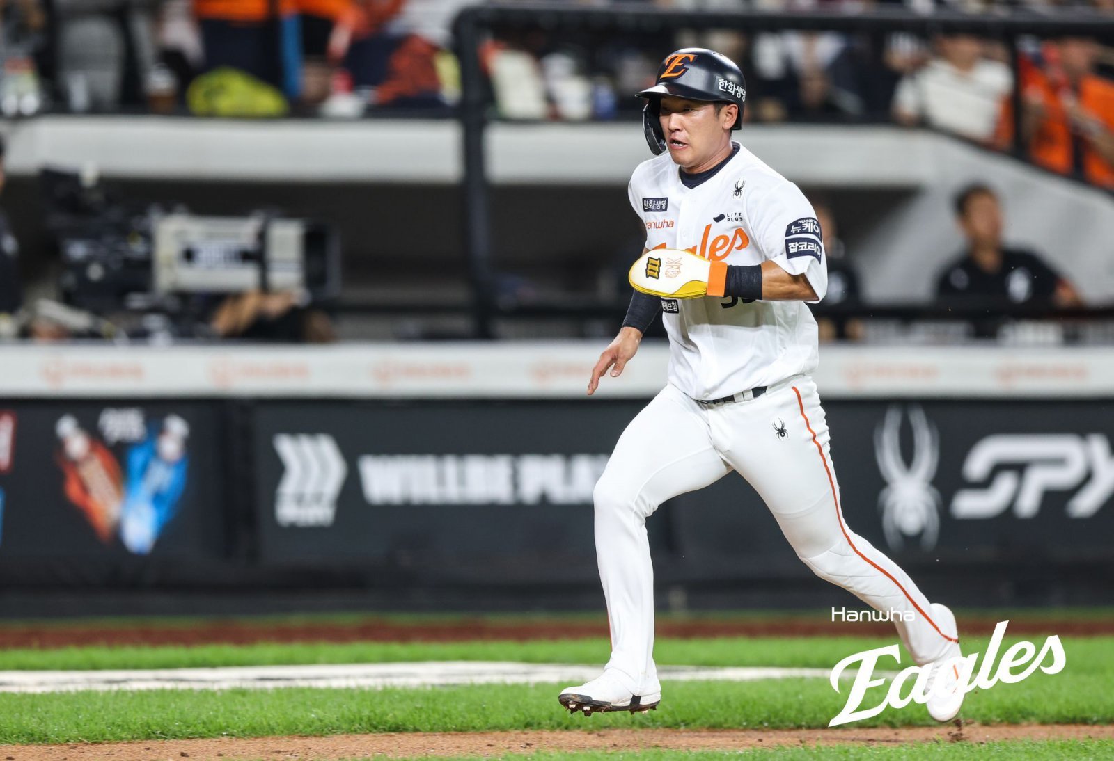 한화 황영묵은 15일 대전 키움과 홈경기에서 9번타자 2루수로 선발출전해 4타수 3안타 3타점 1득점으로 팀 승리에 힘을 보탰다. 팀은 이날 승리로 선두 LG를 3경기 차로 추격했다. 사진제공｜한화 이글스