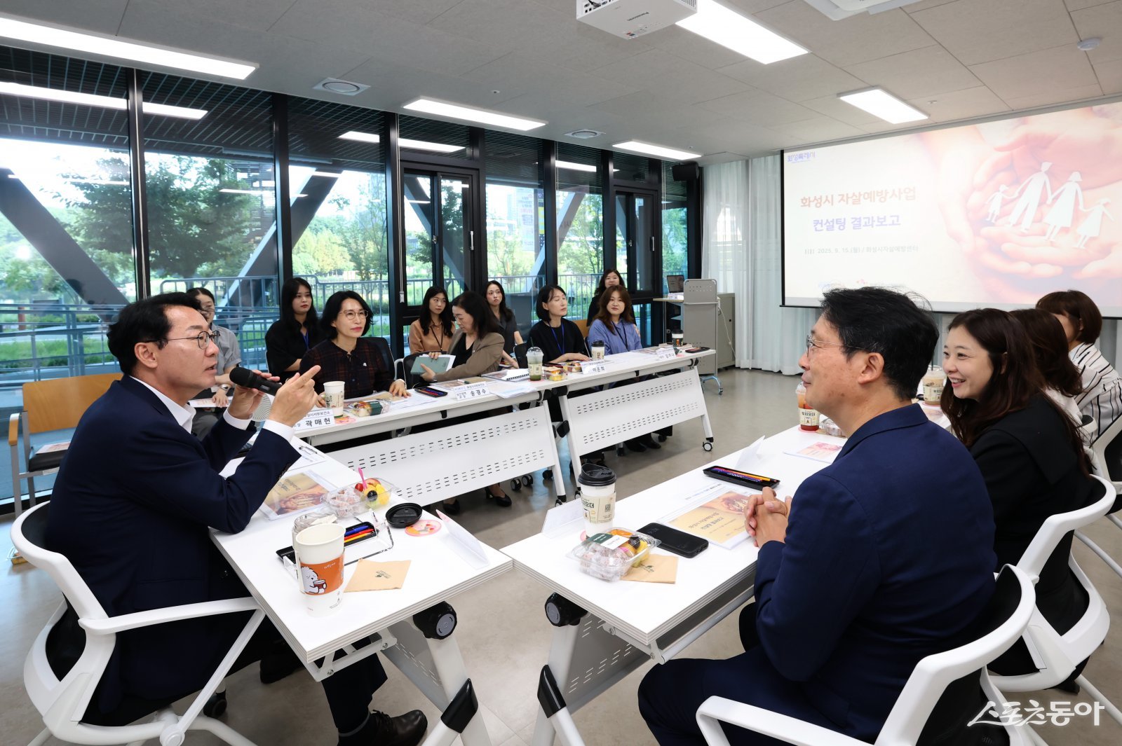 정명근 화성특례시장이 자살예방사업 컨설팅 결과보고회에서 당부발언을 하고 있다. 사진제공｜화성시