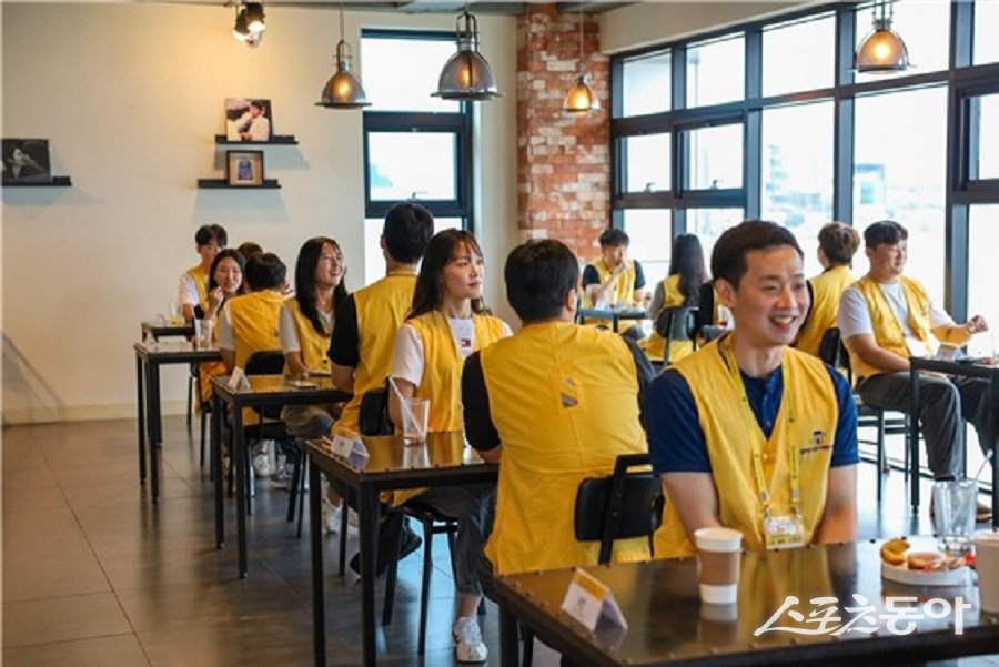 강원관광재단(대표이사 최성현)은 대한불교조계종사회복지재단(대표이사 도륜스님)과 함께 지난 9월 13일부터 14일까지 1박 2일간 진행한 사찰 관광 특화 프로그램 ‘나는 절로, 신흥사 with 강원관광재단’을 성공적으로 마무리했다(행사 모습). 사진제공｜강원관광재단