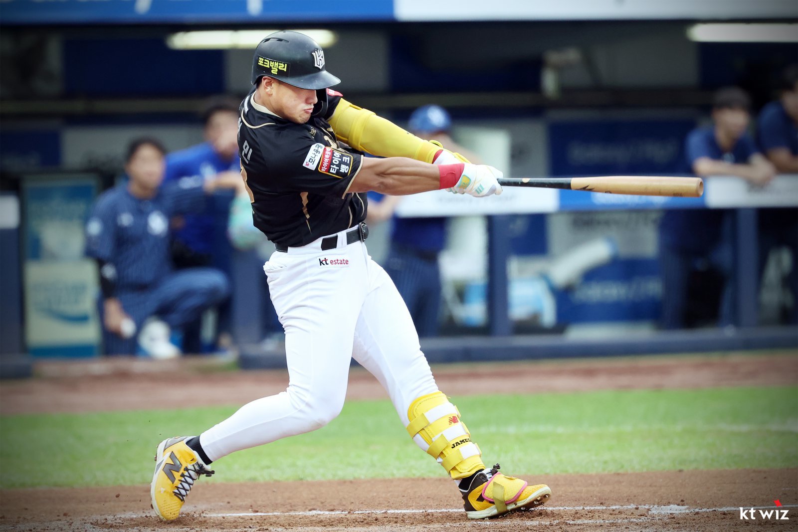 KT 안현민이 14일 대구삼성라이온즈파크에서 열린 삼성전 3회초 좌월 2점홈런을 치고 있다. 사진제공|KT 위즈