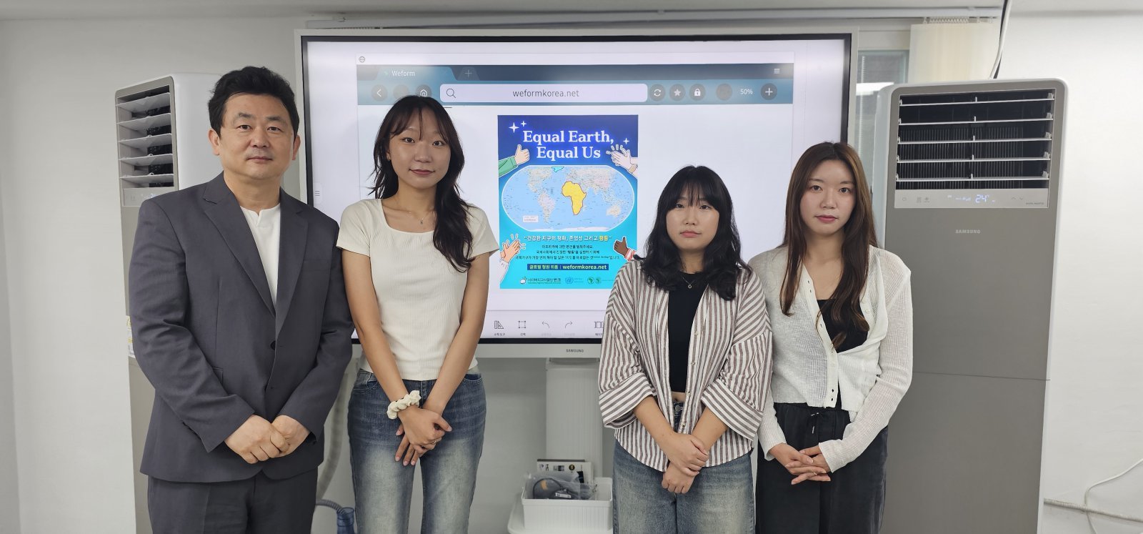 박기태 반크 단장(맨왼쪽)과 반크 연구원들.