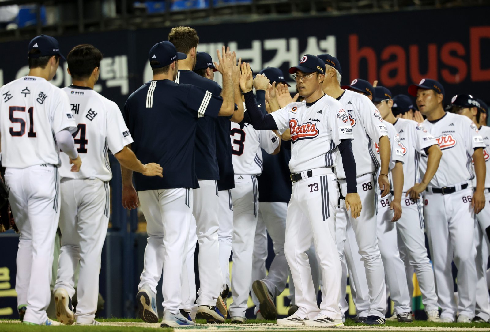 두산은 16일 잠실 키움과 홈경기부터 유망주 육성에 돌입한다. 조성환 감독대행은 이 기간 어린 선수들이 성장의 발판을 만들어내길 원하고 있다.｜뉴시스