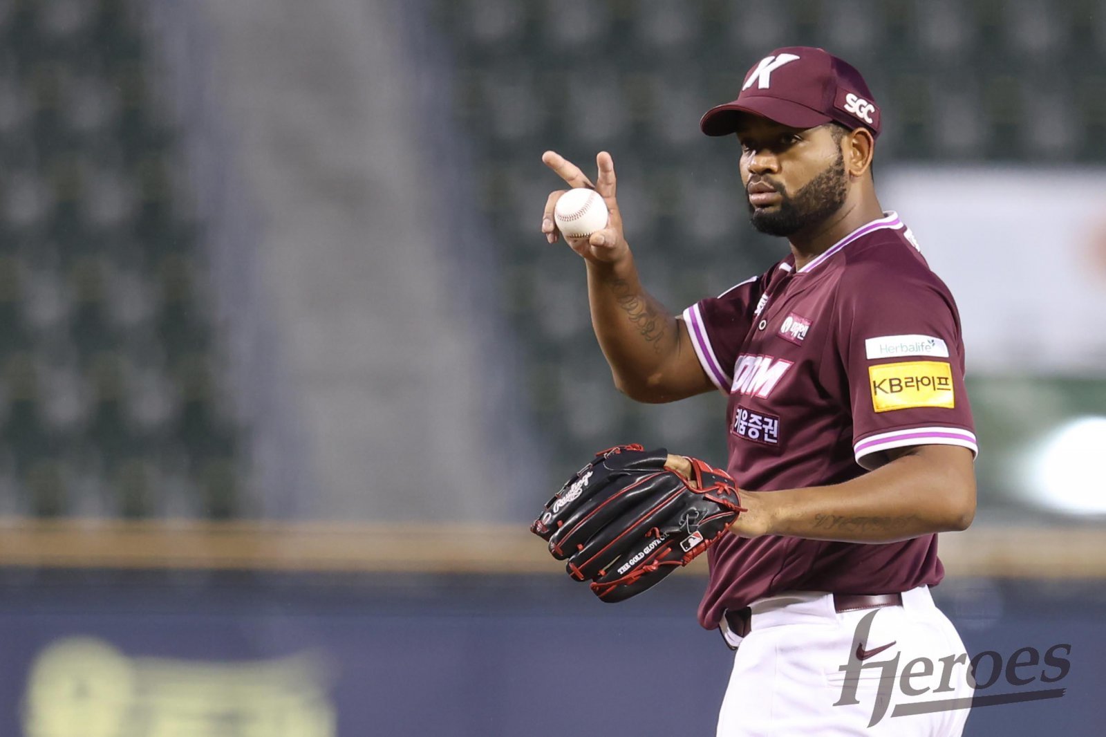 키움 라울 알칸타라는 16일 잠실 두산과 원정경기에서 선발등판해 7이닝 비자책 호투로 구단 1200승 달성에 힘을 보탰다. 사진제공｜키움히어로즈