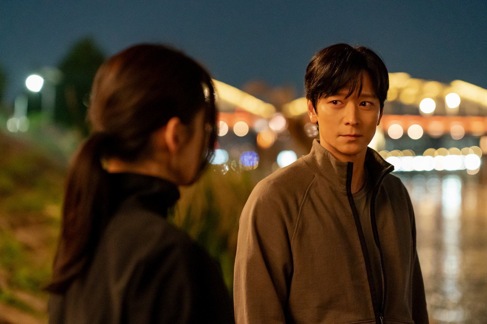 디즈니+ 오리지널 시리즈 ‘북극성’이 오늘 4-5회를 공개를 앞두고 서문주(전지현)과 백산호(강동원)의 본격 로맨스, 일촉즉발의 긴장감, 예측불가한 전개를 예고해 호기심을 증폭시킨다. 사진제공 | 월트 디즈니 컴퍼니 코리아