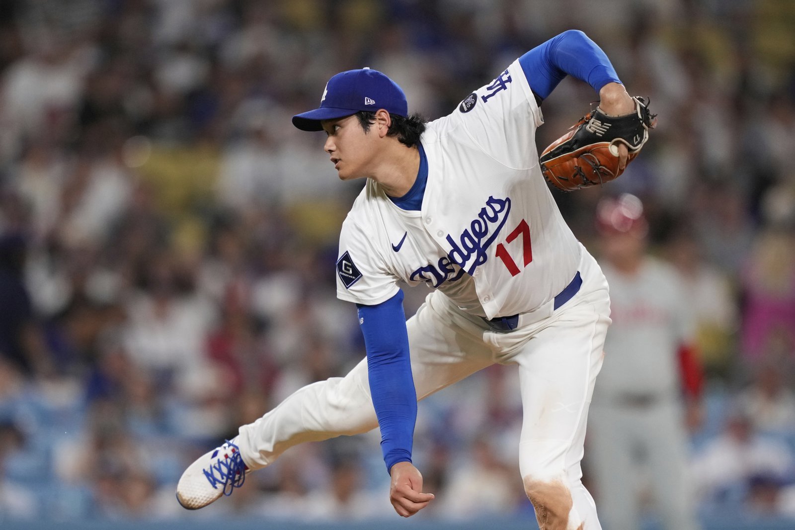 다저스 오타니 쇼헤이는 17일(한국시간) 다저스타디움에서 열린 ‘2025 MLB’ 필라델피아와 홈경기에서 1번타자 선발투수로 나서 시즌 50호 홈런을 포함해 5타수 2안타 1타점 1득점을 기록했고, 투수로 5이닝 무실점 노히트를 투구를 펼쳤다. LA(미 캘리포니아주)|AP 뉴시스