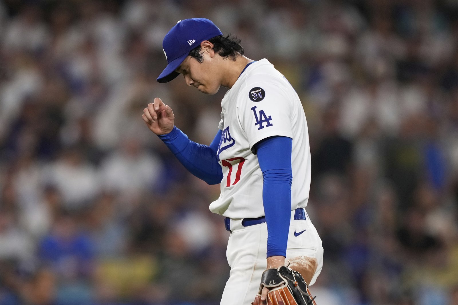 다저스 오타니 쇼헤이는 17일(한국시간) 다저스타디움에서 열린 ‘2025 MLB’ 필라델피아와 홈경기에서 1번타자 선발투수로 나서 시즌 50호 홈런을 포함해 5타수 2안타 1타점 1득점을 기록했고, 투수로 5이닝 무실점 노히트를 투구를 펼쳤다. LA(미 캘리포니아주)|AP 뉴시스