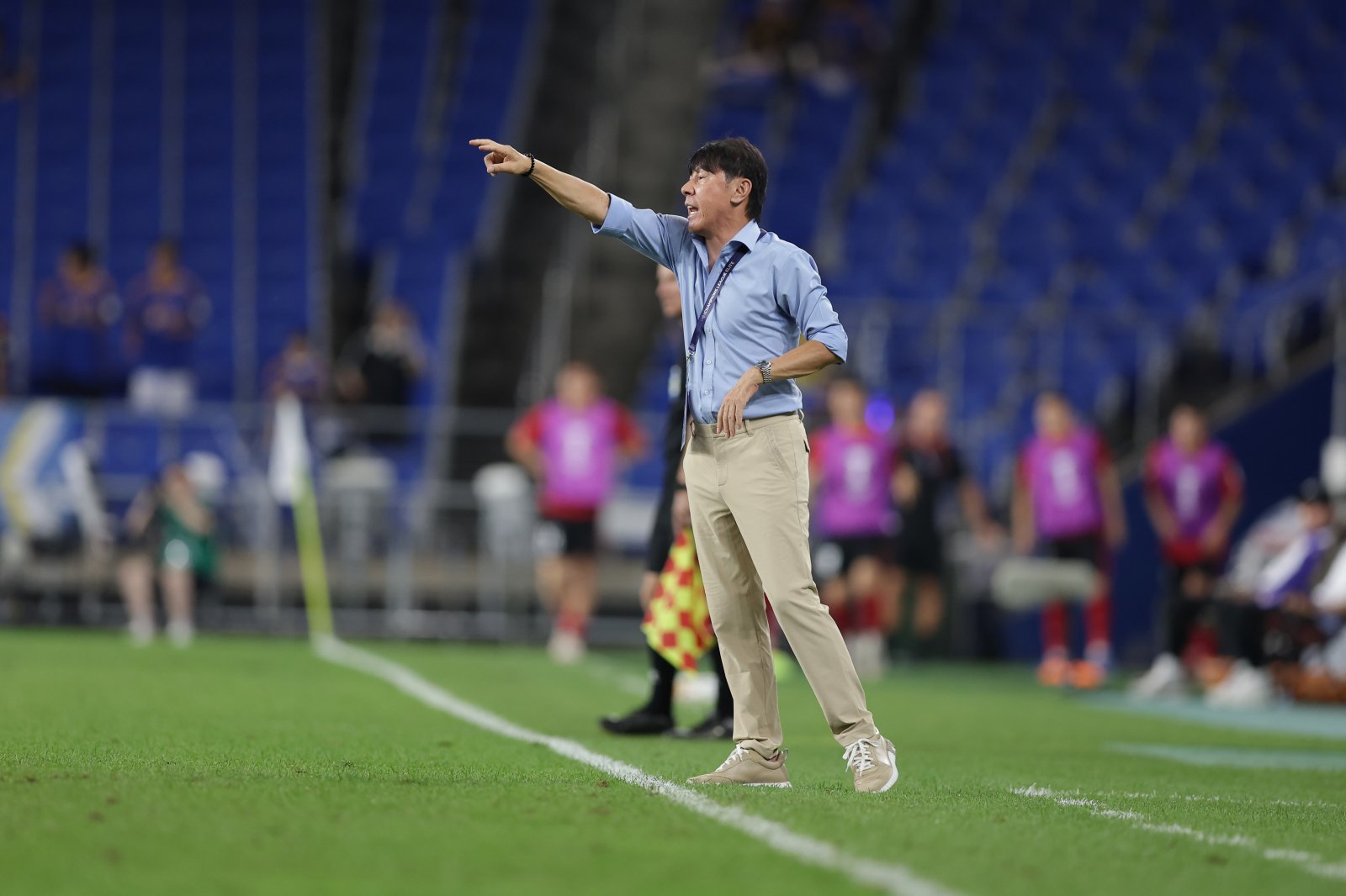 신태용 울산 감독이 17일 울산문수경기장에서 열린 청두와 ACLE 리그 스테이지 1차전 홈경기 도중 작전지시를 하고 있다. 사진제공|한국프로축구연맹