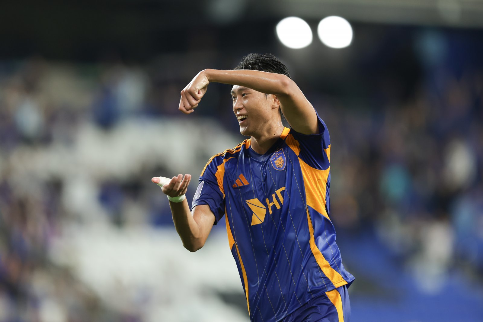 울산 허율이 17일 울산문수경기장에서 열린 청두와 ACLE 리그 스테이지 홈경기에서 후반 추가시간 역전골을 성공시킨 뒤 활짝 웃고 있다. 사진제공|한국프로축구연맹