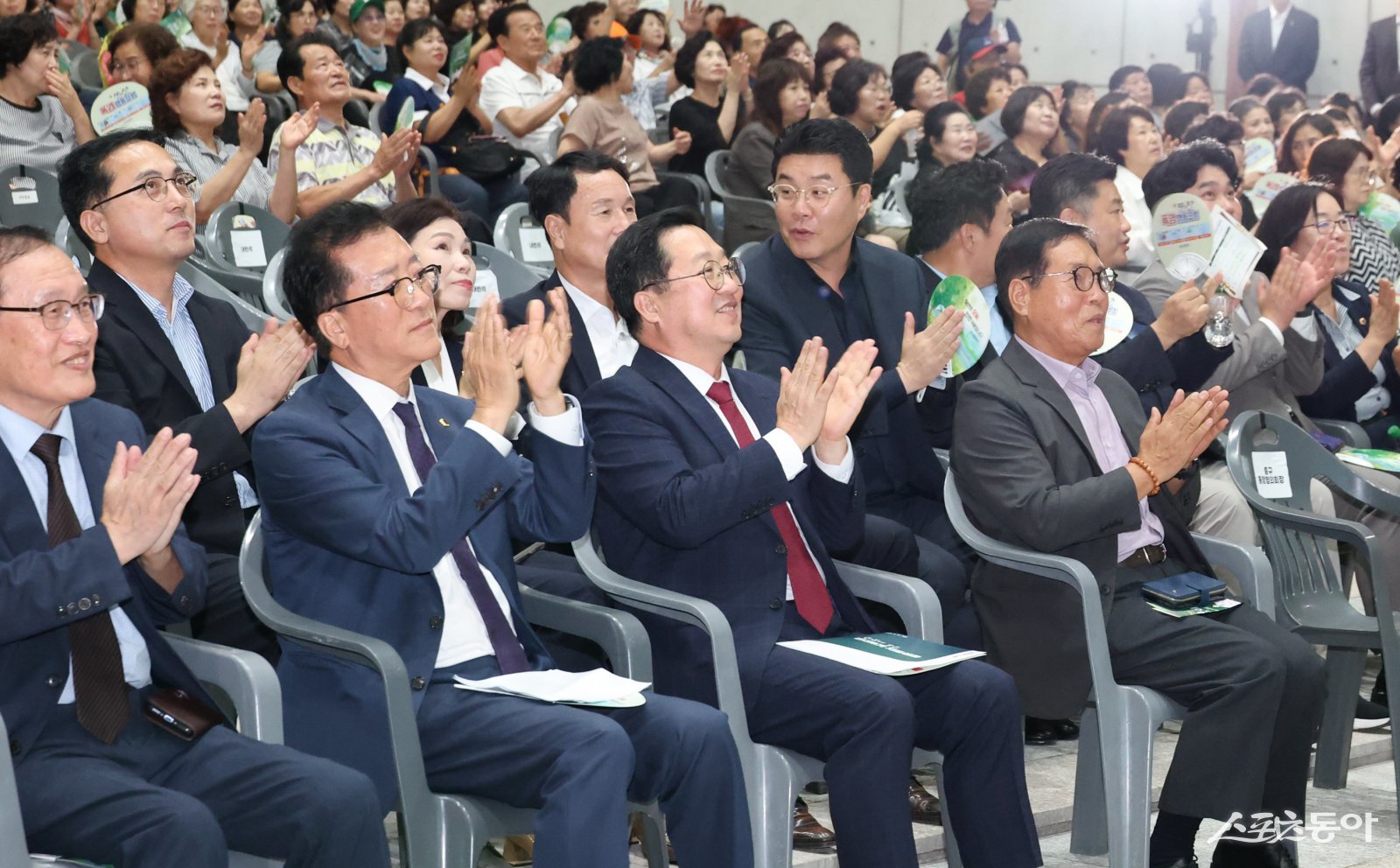 대전시는 지난 9월 17일 오후 7시 엑스포시민광장 야외공연장에서 5개 구 통장 2,600여 명을 초청해 감사음악회를 열었다. 사진제공|대전시