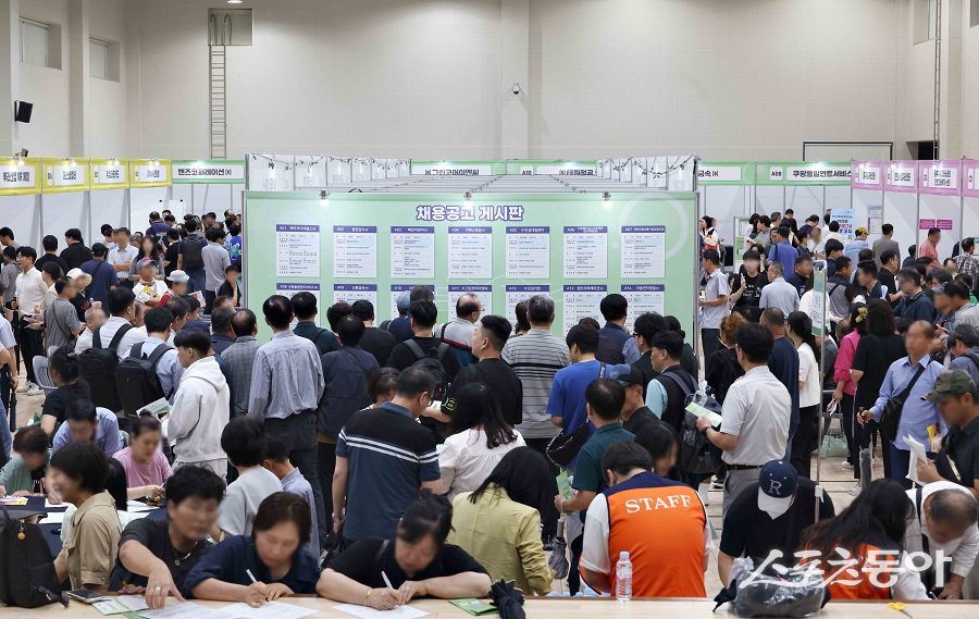인천 동구, ‘뿌리기업과 함께하는 채용박람회‘을 진행했다. 사진제공｜인천 동구청