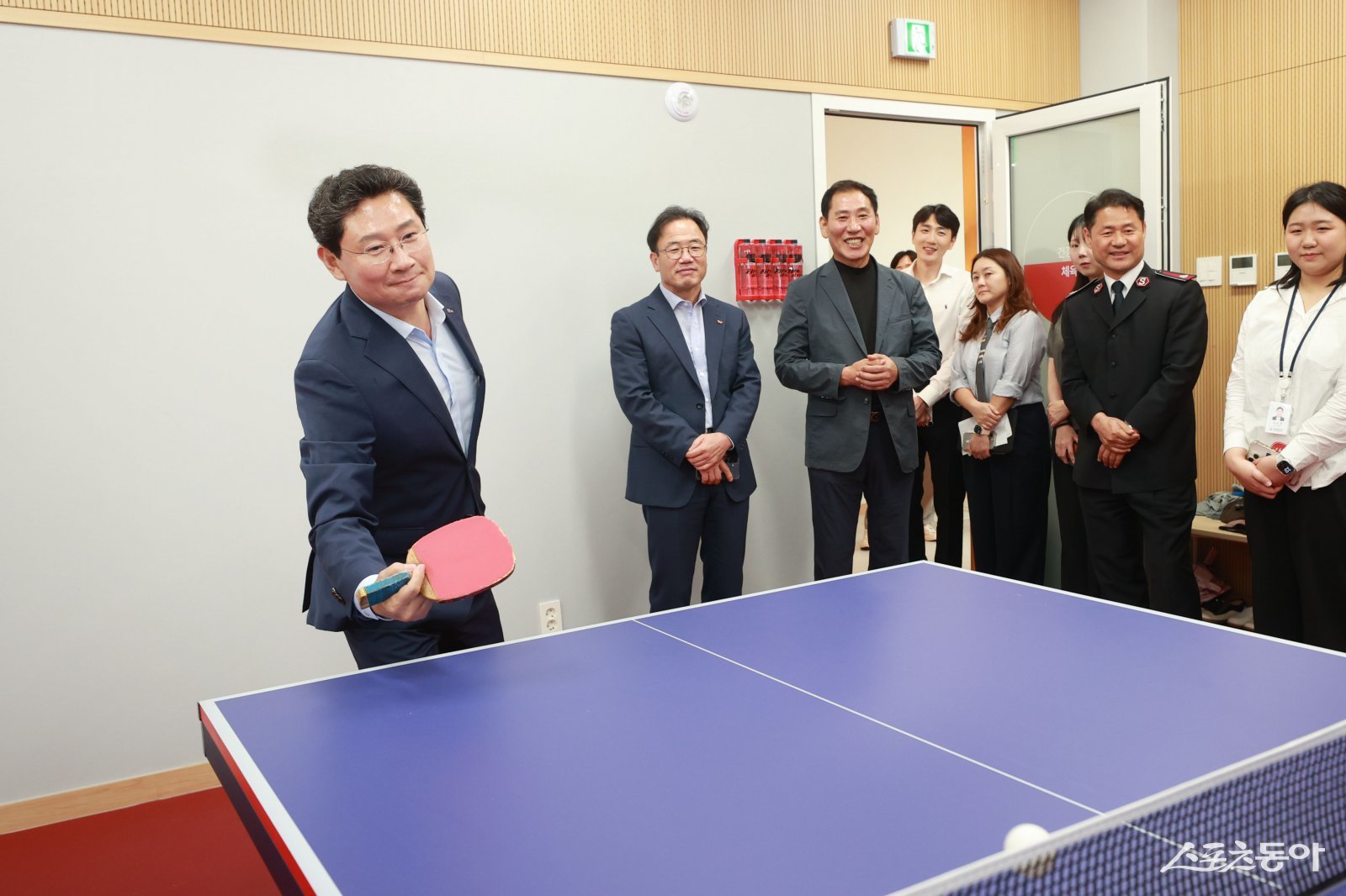 이상일 용인특례시장은 지난 19일 원삼면 이음센터에 새롭게 조성된 문화공간 플랫폼 ‘Hy-SEUM’ 개소식에 참석해 시민들과 소통했다. 사진제공|용인시