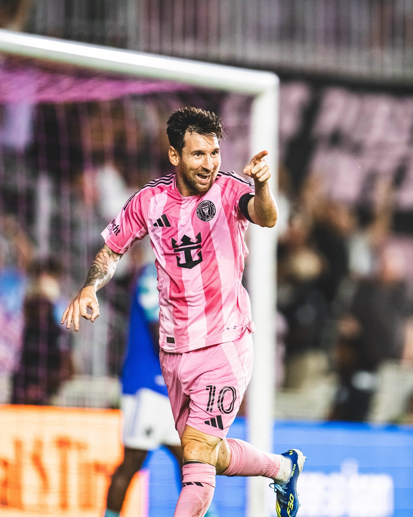 이적시장 전문가 파브리시오 로마노 기자는 20일(한국시간) “리오넬 메시(오른쪽)는 인터 마이애미와 새 계약을 맺을 예정이며 최종 단계에 근접했다”고 밝했다. 이에 따라 최소 2027년까지 MLS에서 뛰게 될 손흥민과 맞대결 가능성은 여전히 유효하다. 사진출처｜인터 마이애미 페이스북