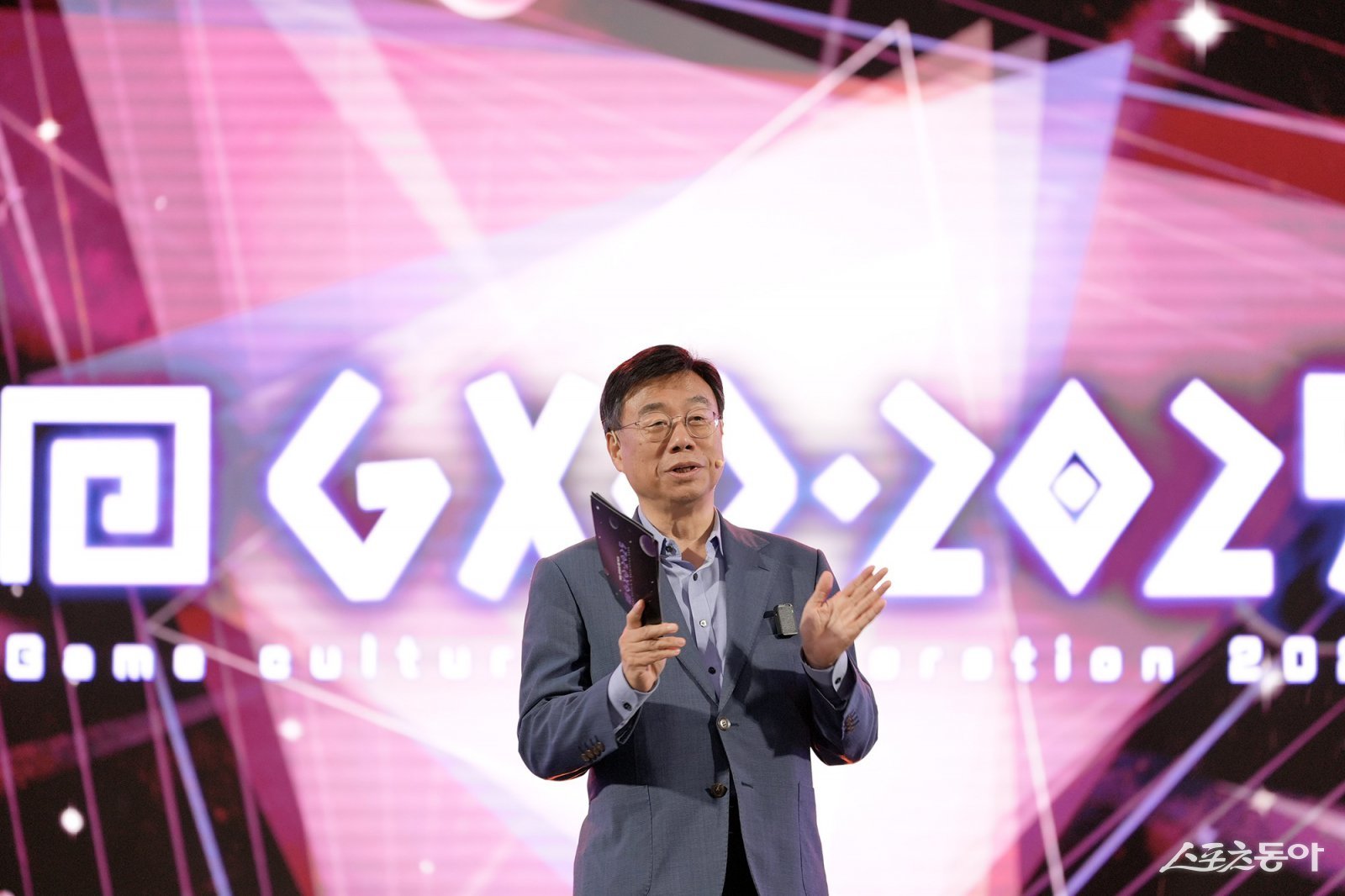 신상진 성남시장이 19일 판교역 광장 등에서 열린 ‘GXG 2025’ 개막식에서 성남시의 게임산업 발전 비전을 제시하고 있다. 사진제공ㅣ성남시