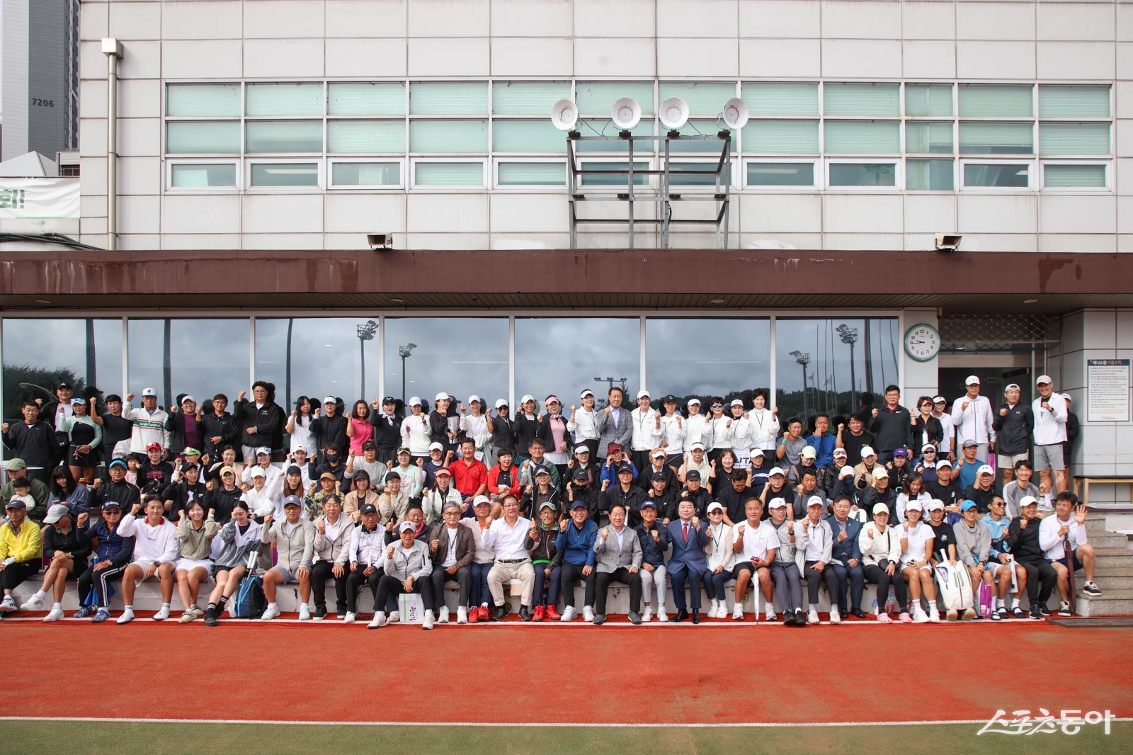 20일 남양주체육문화센터에서 ‘제19회 남양주시장기 테니스대회’ 참가자 모습.  사진제공ㅣ남양주시 