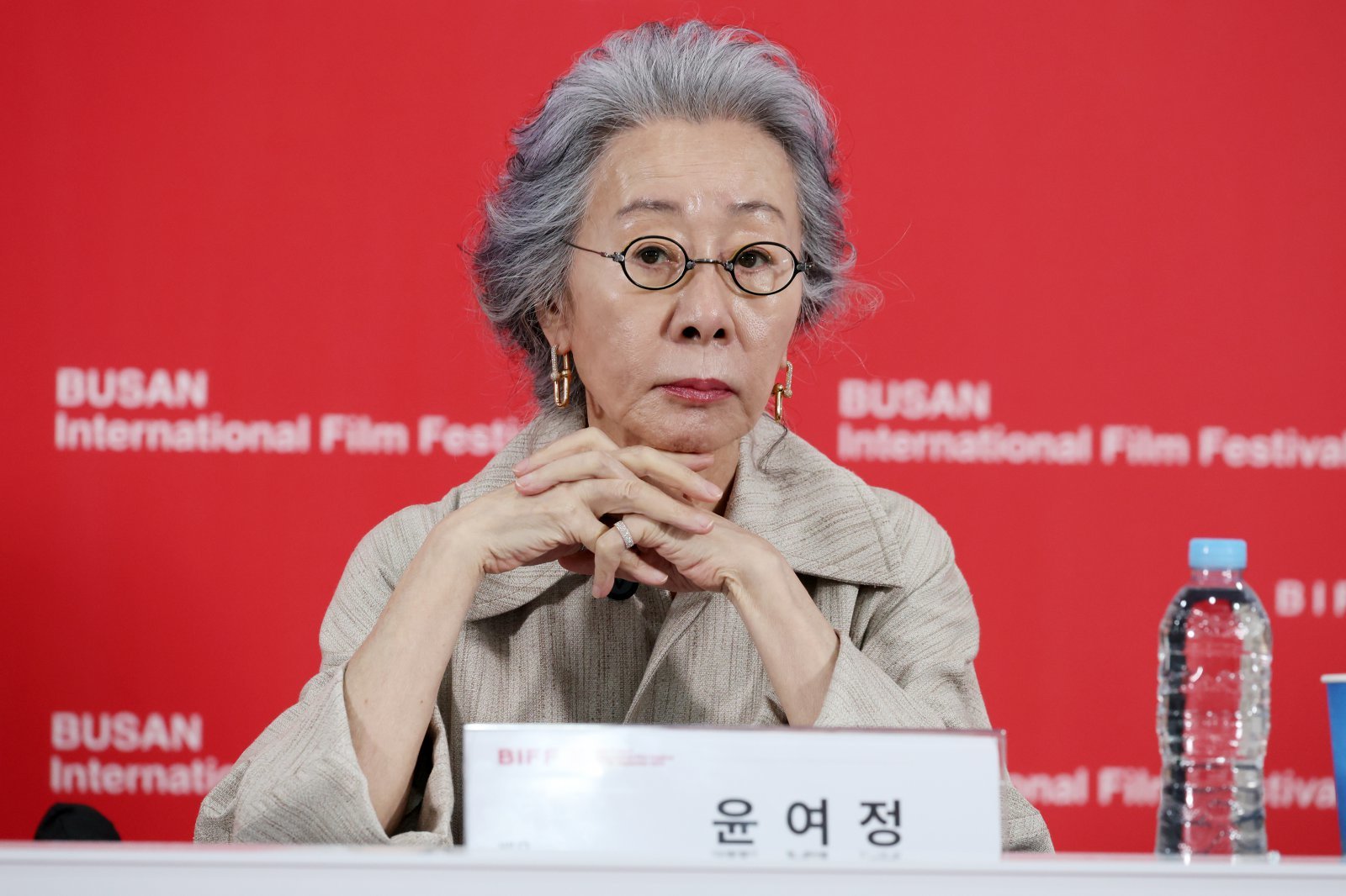 [부산=뉴시스] 박진희 기자 = 윤여정 배우가 19일 부산 해운대구 영화의전당 비프힐에서 영화 ‘결혼 피로연’ 기자간담회를 하고 있다. 2025.09.19. pak7130@newsis.com