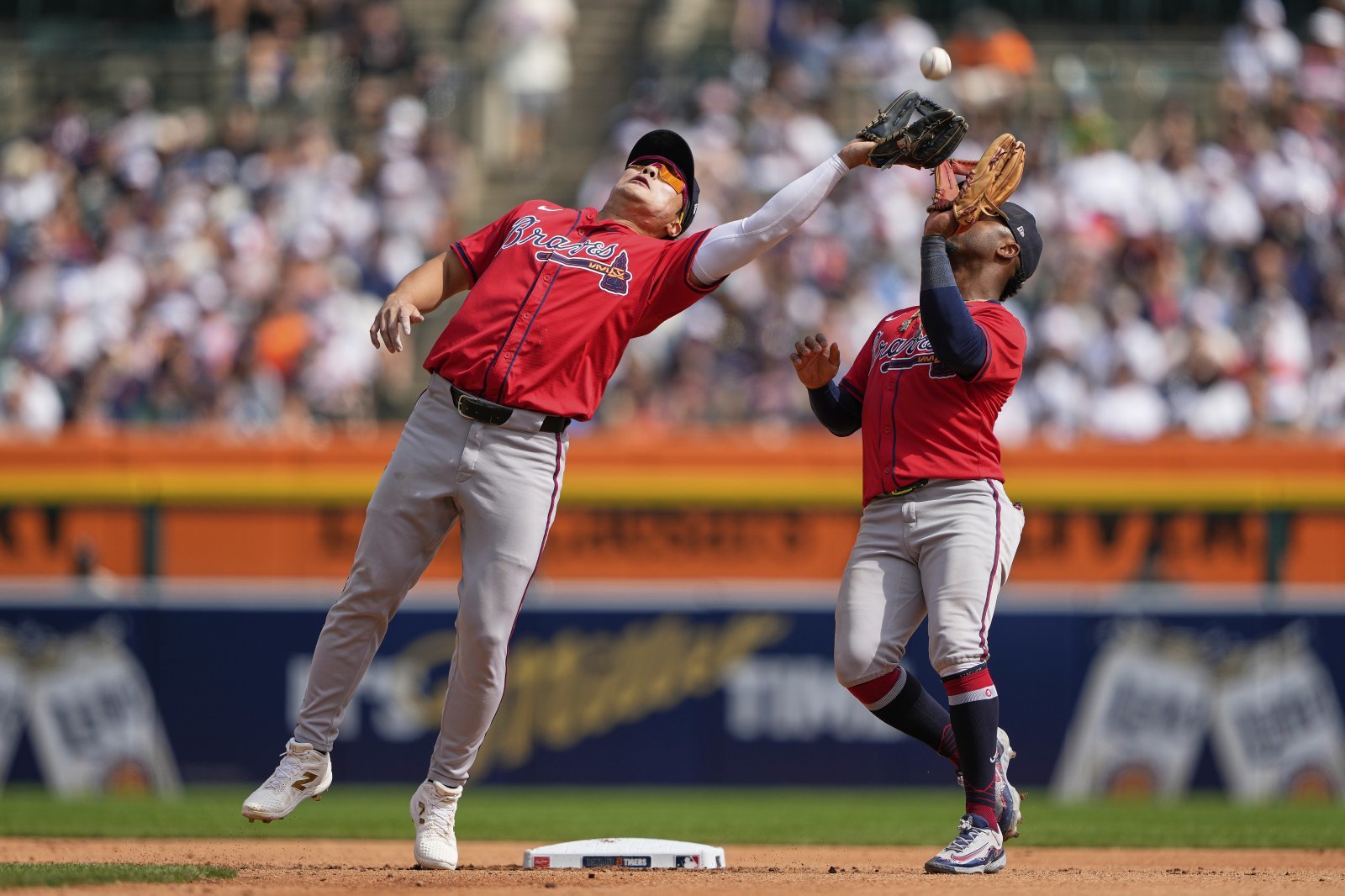 애틀랜타 김하성(왼쪽)은 21일(한국시간) 코메리카파크에서 열린 ‘2025 MLB’ 디트로이트전에서 6번타자 유격수로 선발출전해 4타수 1안타 1득점을 기록했다. 그는 9회초 역전승의 발판을 만들며 7연승에 힘을 보탰다. 디트로이트(미 미시간주)｜AP뉴시스