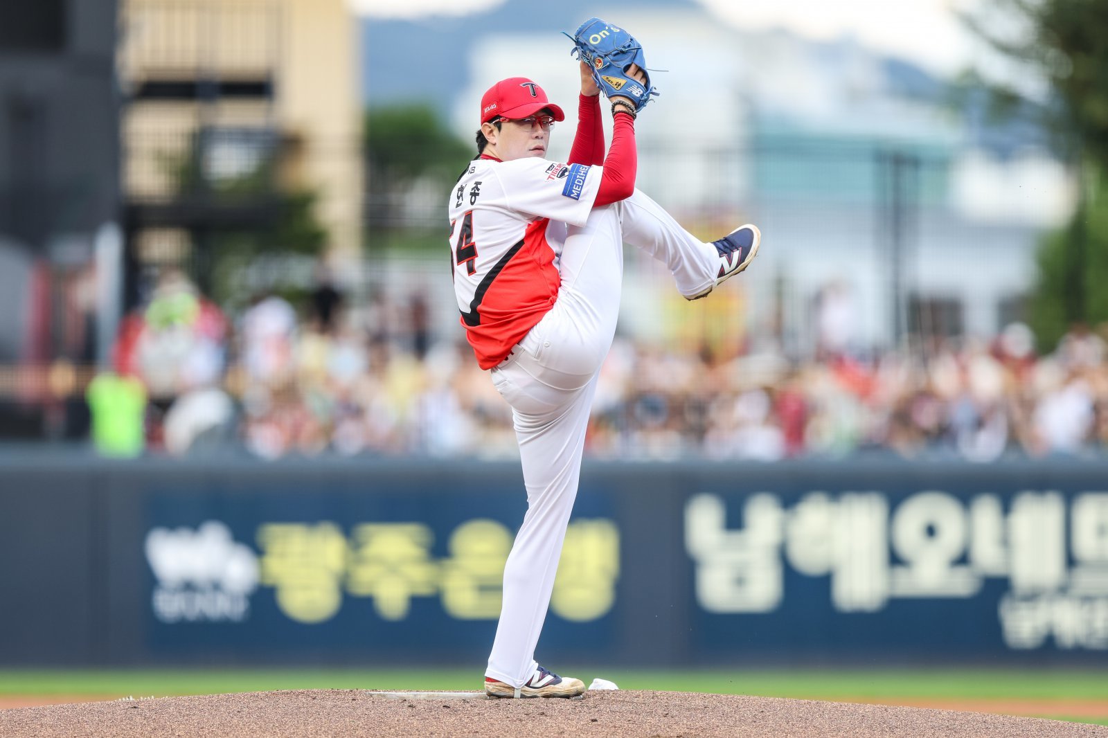 KIA 양현종은 20일 광주 NC전서 KBO리그 최초 11시즌 연속 세 자릿수 탈삼진을 기록했다. 그는 올해 이탈없이 선발진을 지키며 여러 대기록에 조금씩 다가서고 있다. 사진제공|KIA 타이거즈