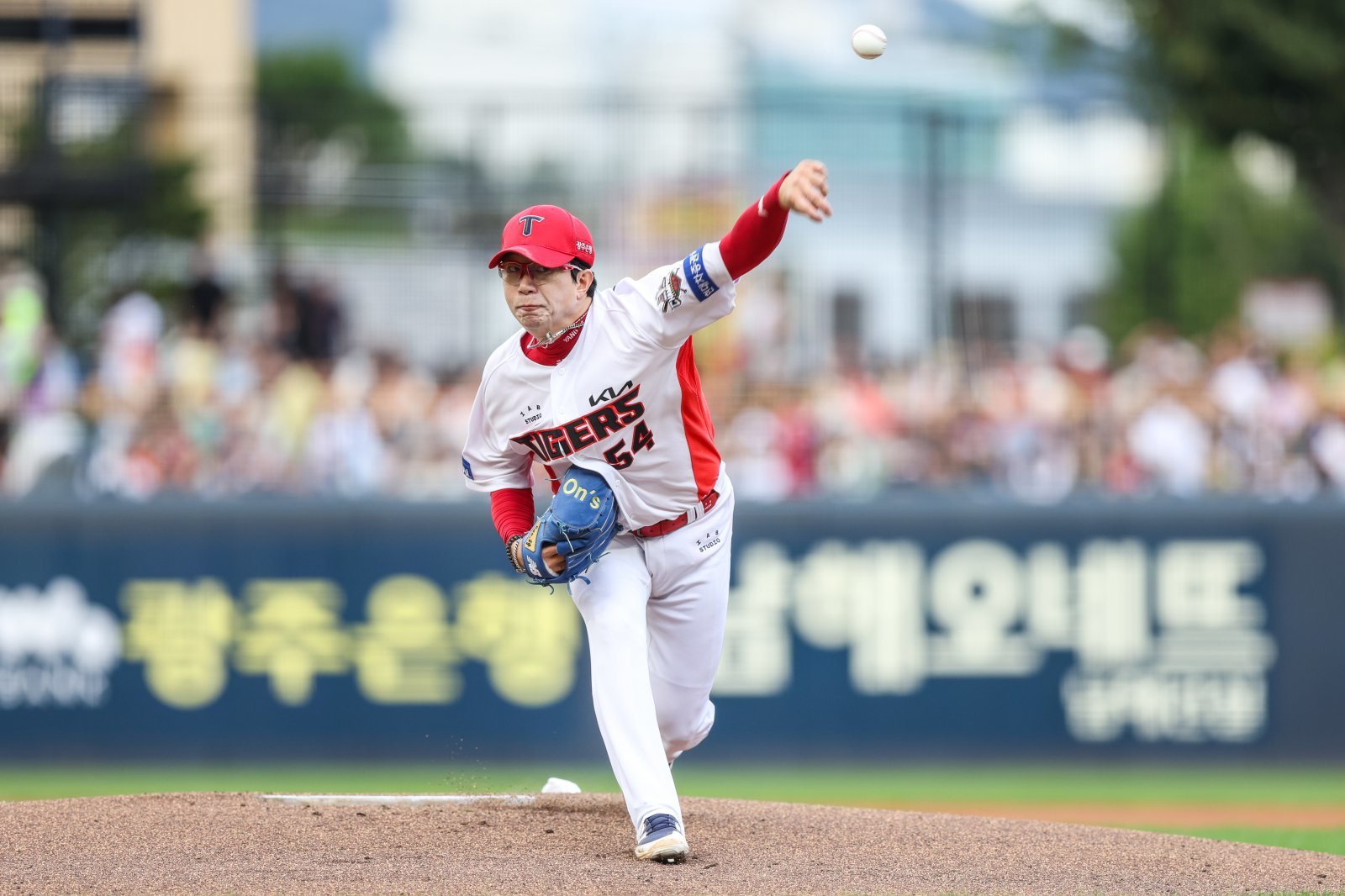 KIA 양현종은 20일 광주 NC전서 KBO리그 최초 11시즌 연속 세 자릿수 탈삼진을 기록했다. 그는 올해 이탈없이 선발진을 지키며 여러 대기록에 조금씩 다가서고 있다. 사진제공|KIA 타이거즈