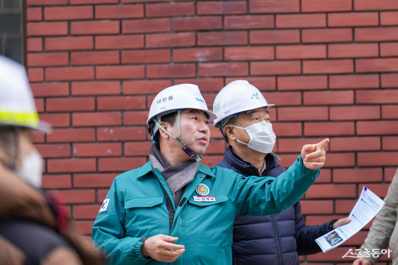 김영욱 구청장(가운데)의 현장 점검하는 모습 . (사진제공=부산진구)