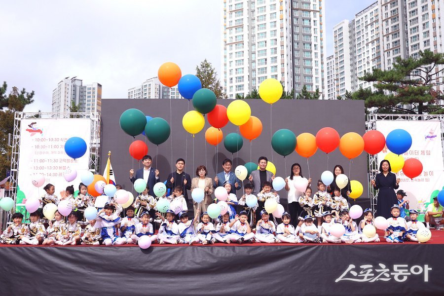 인천 중구의회, 중구영유아페스티벌 ‘놀GO 웃GO’’ 행사에 참석해 축하와 격려했다. 사진제공｜인천 중구의회