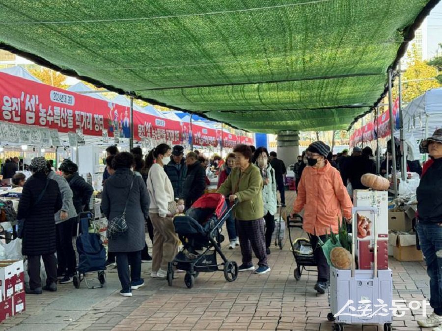 옹진군, 2025년 제1회 ‘섬’ 농수특산물 직거래장터를  진행했다. 사진제공｜옹진군청
