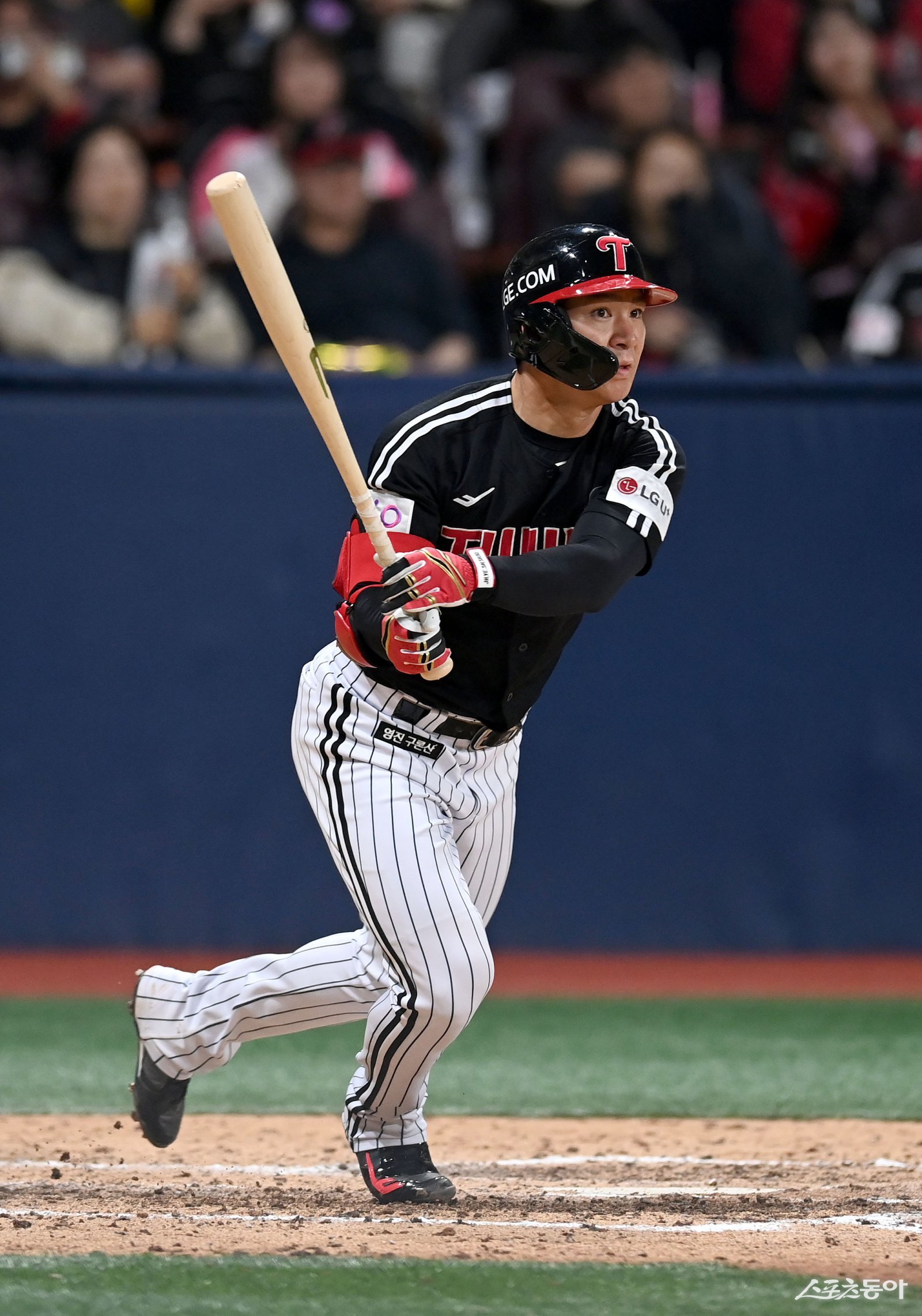 LG 오지환은 9월 들어 뜨거운 타격감을 자랑하고 있다. 9월 12경기에서 타율 0.404, 2홈런, 15타점, 9득점 등을 기록했다. 26~28일에 열리는 한화와 3연전에서 공·수 맹활약이 기대되는 자원이다. 이에 맞서는 한화는 역시 9월에 부활 소식을 전한 노시환을 앞세워 막판 대역전극을 노린다. 스포츠동아DB