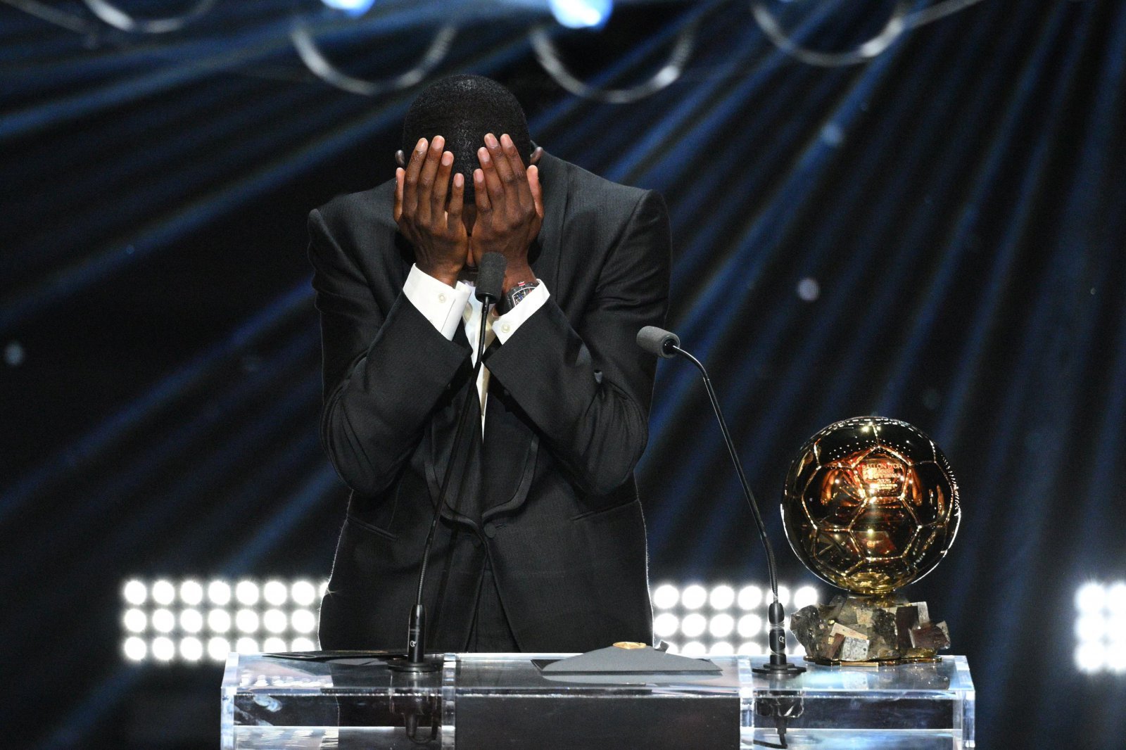 PSG 우스만 뎀벨레는 23일(한국시간) 파리 샤틀레 극장에서 열린 2025 발롱도르 시상식에서 최종 수상자로 호명됐다. 사진출처|발롱도르 인스타그램