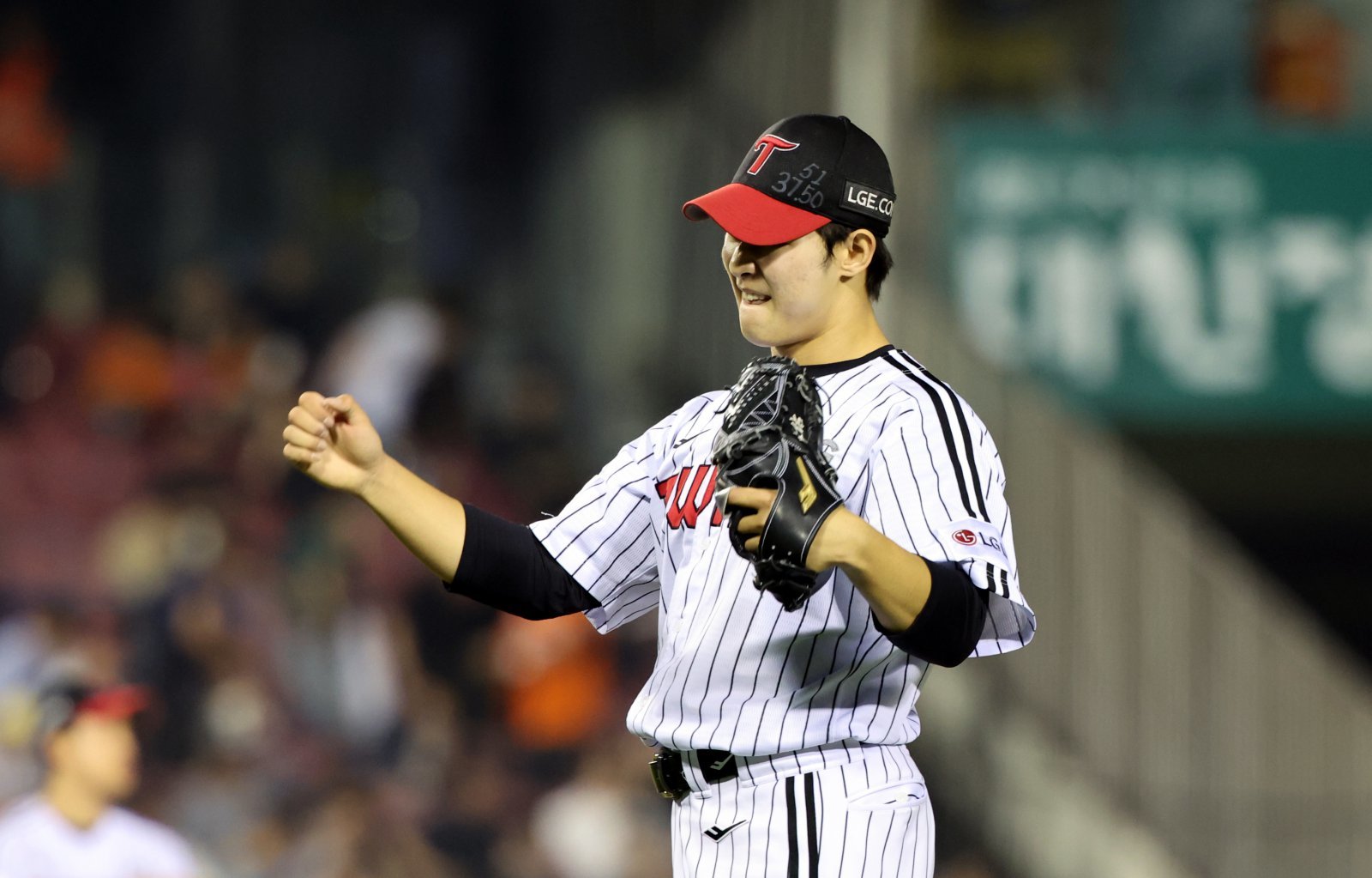 LG 김영우는 프로 첫 시즌부터 위력적인 투구를 이어가며 순수 신인 중에서 가장 뛰어난 기량을 보여주고 있다.|뉴시스