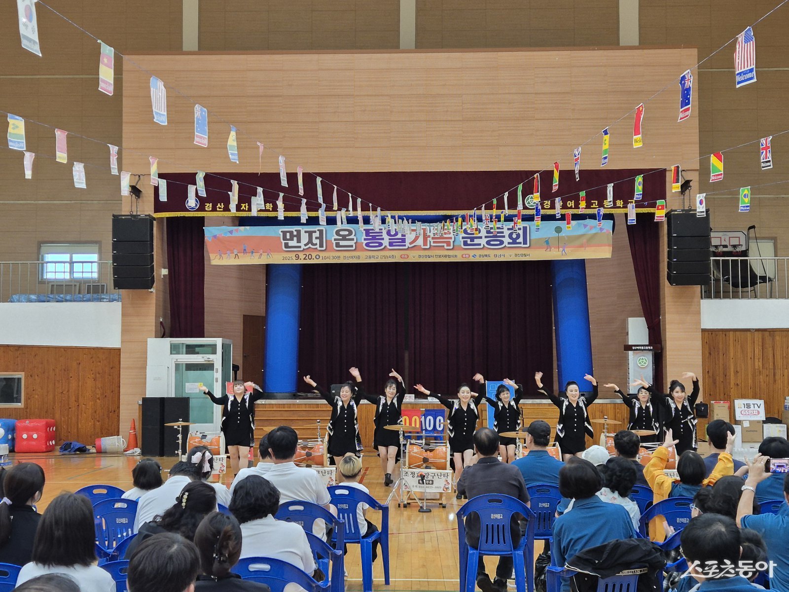 북한이탈주민과 지역 주민들이 소통과 화합을 다지는 자리를 가지고 있다. 사진제공 ㅣ경산시