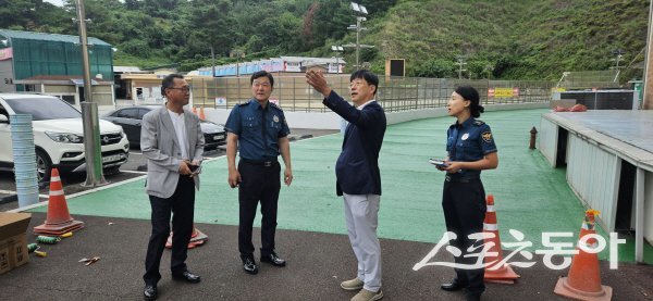 청도공영사업공사와 청도경찰서가 청도소싸움경기장 현장 안전점검을 하고 있다. 사진제공 ㅣ 청도군
