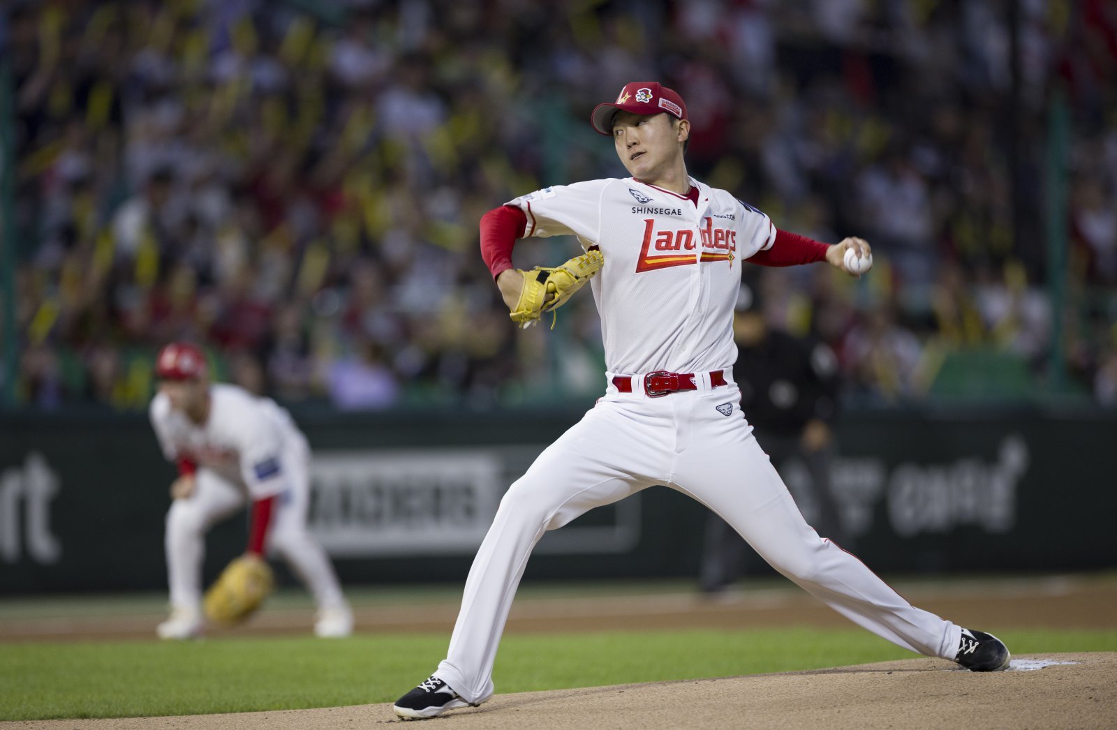 SSG 김건우는 23일 인천 KIA와 홈경기에서 선발등판해 5.1이닝 동안 삼진 12개를 잡으며 무실점을 기록했다. 그는 인생투를 펼치며 지옥의 8연전 중인 팀에 큰 보탬이 됐다. 인천|뉴시스