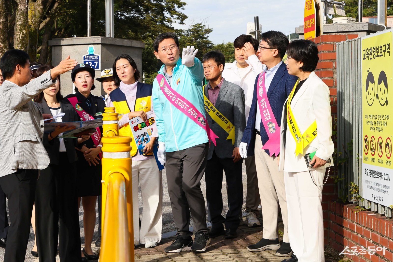 이상일 용인특례시장이 지난 23일 용인 제일초등학교 학생들의 안전을 위한 캠페인에 동참했다. 사진제공|용인시