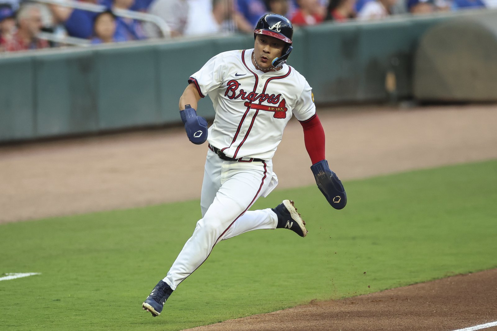 애틀랜타 김하성은 24일(한국시간) 트루이스트파크에서 열린 ‘2025 MLB’ 워싱턴과 홈경기에서 5번타자 유격수로 선발출전해 4타수 무안타를 기록했다. 타선에서는 부침을 겪었지만, 환상적인 수비로 팀 승리에 보탬이 됐다.|AP뉴시스