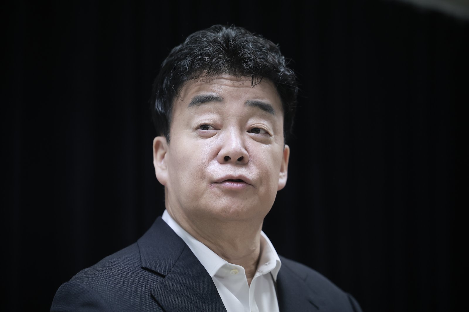 백종원이 투자한 지니스램프 제품의 원산지 표기 오류로 또다시 논란에 휘말렸다. 이번 논란은 그의 기업 경영 능력과 신뢰성에 대한 의문을 재점화하며, 향후 대응에 관심이 집중된다. 사진제공|뉴시스