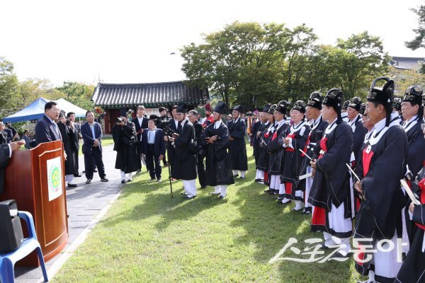 주낙영 경주시장이 숭덕전·숭혜전·숭신전 등 3전(三殿) 추향대제에서 인사말을 하고 있다. 사진제공 ㅣ 경주시