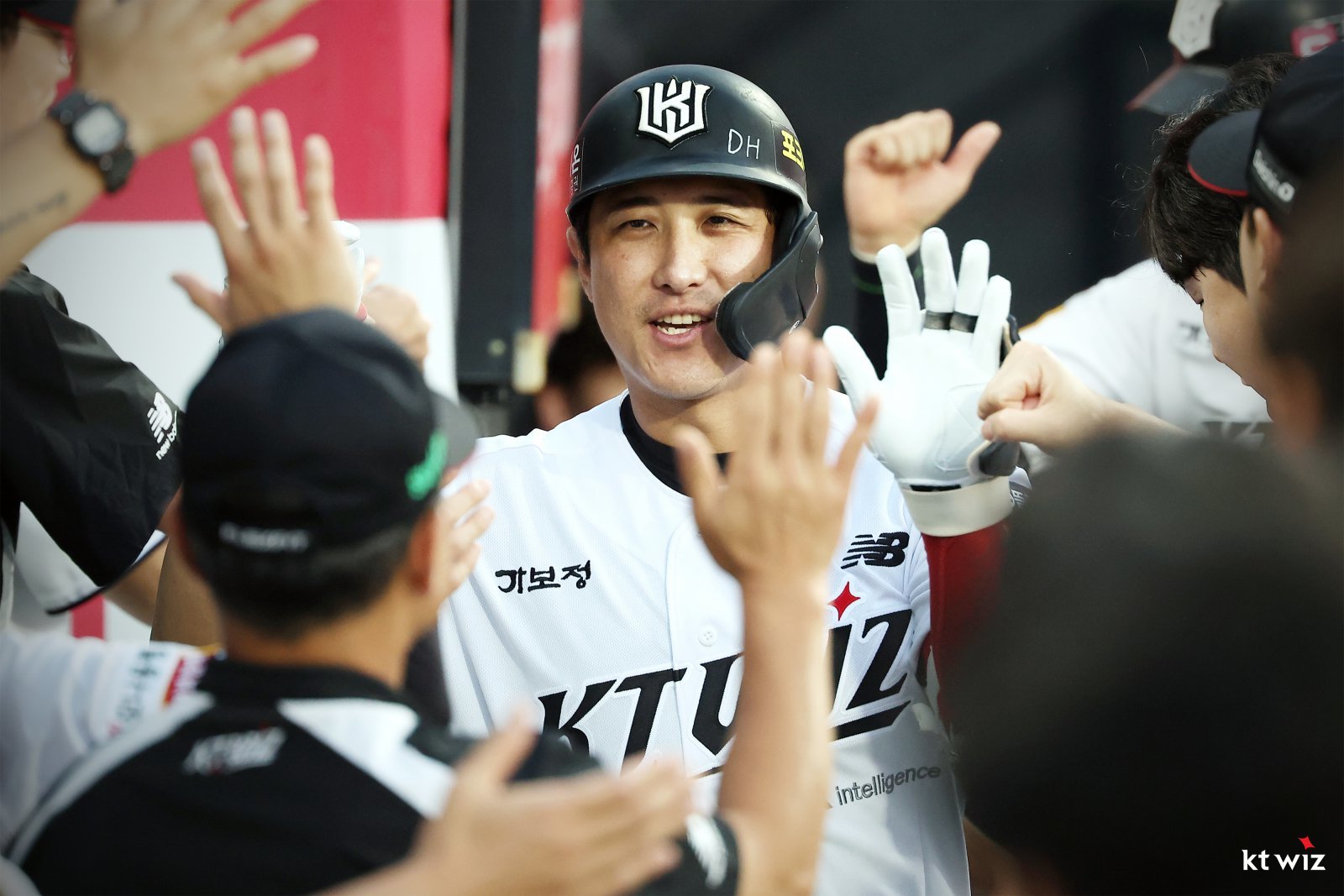 KT 황재균이 23일 수원KT위즈파크에서 열린 키움전에서 14연속시즌 세 자릿수 안타를 달성했다. 역대 우타자 중에는 이대호에 이어 황재균이 2번째다. 사진제공|KT 위즈