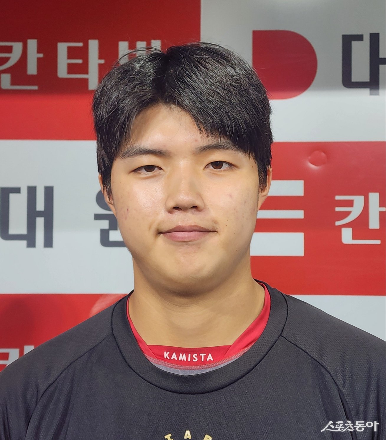 KIA 김태형은 시즌 막바지 선발투수로서 가능성을 선보이고 있다. 그는 피하지 않고 상대와 붙으며 실패도 맛보지만, 그 속에서 또다른 배움을 얻으며 성장하고 있다. 고척|박정현 기자