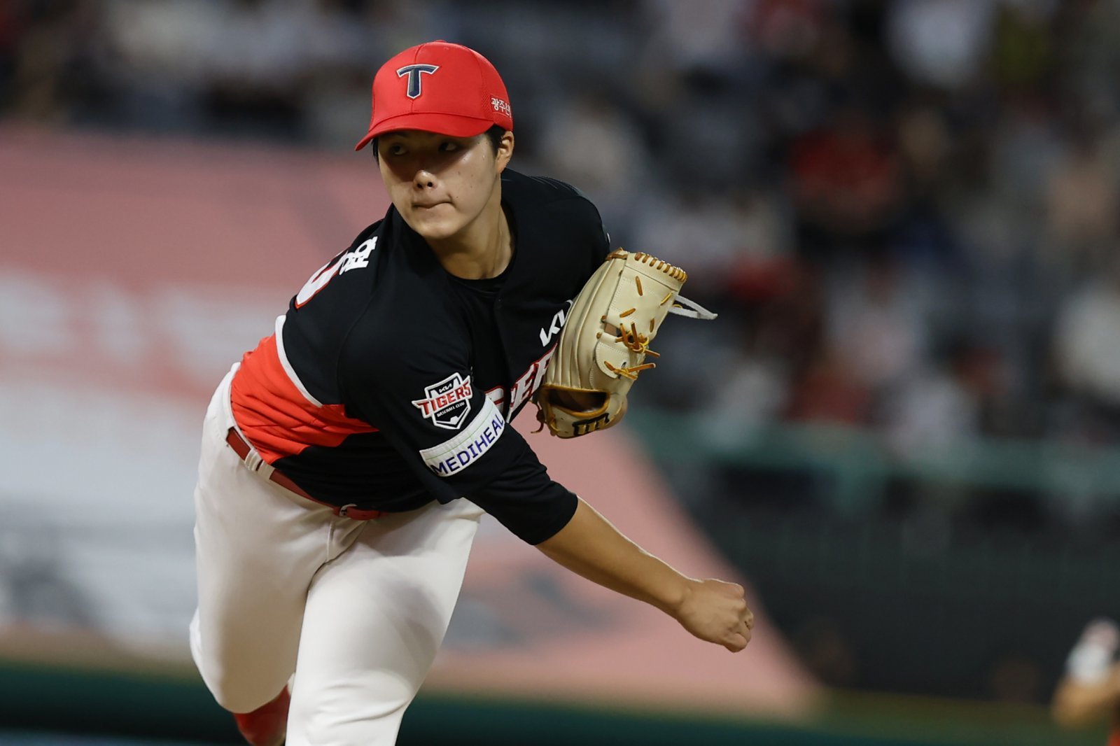 KIA 김태형은 시즌 막바지 선발투수로서 가능성을 선보이고 있다. 그는 피하지 않고 상대와 붙으며 실패도 맛보지만, 그 속에서 또다른 배움을 얻으며 성장하고 있다. 사진제공|KIA 타이거즈