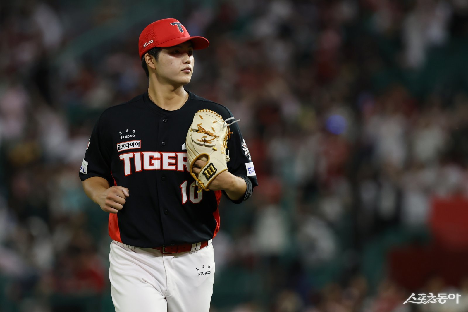 KIA 김태형은 시즌 막바지 선발투수로서 가능성을 선보이고 있다. 그는 피하지 않고 상대와 붙으며 실패도 맛보지만, 그 속에서 또다른 배움을 얻으며 성장하고 있다. 사진제공|KIA 타이거즈