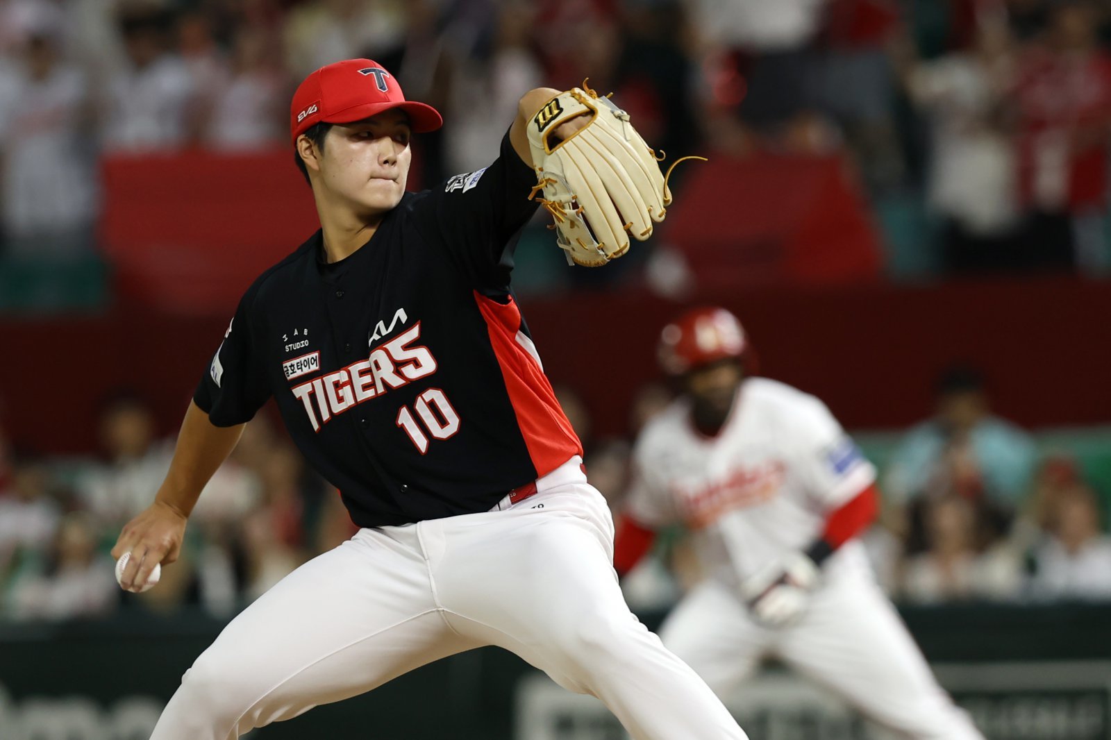 KIA 김태형은 시즌 막바지 선발투수로서 가능성을 선보이고 있다. 그는 피하지 않고 상대와 붙으며 실패도 맛보지만, 그 속에서 또다른 배움을 얻으며 성장하고 있다. 사진제공|KIA 타이거즈