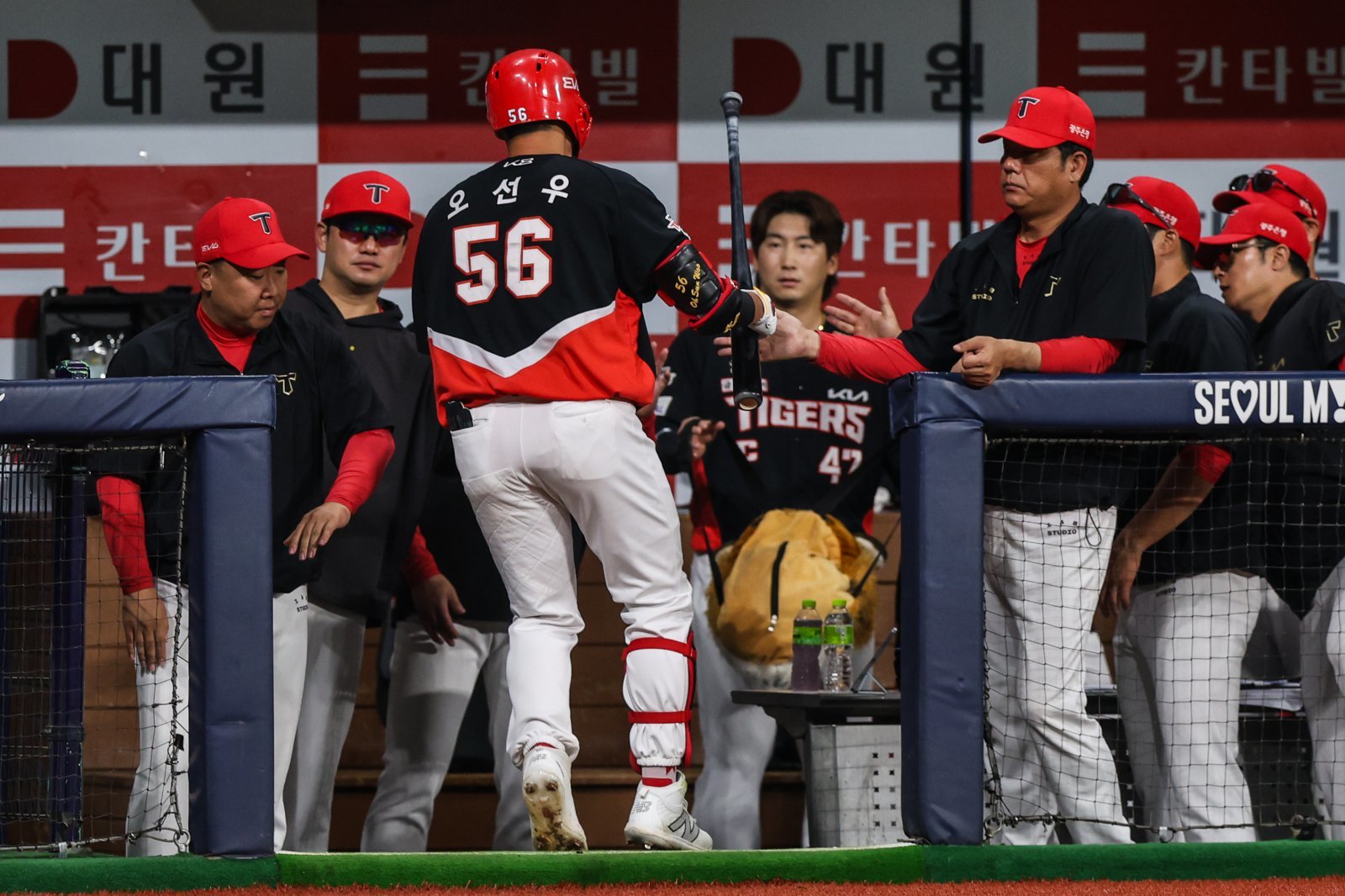 KIA 오선우(56번)는 24일 고척 키움과 원정경기에서 5번타자 1루수로 선발출전해 홈런을 포함해 멀티히트 경기를 펼쳤다. 그는 최근 성장통을 이겨내며 궤도에 오르려고 한다. 사진제공｜KIA 타이거즈