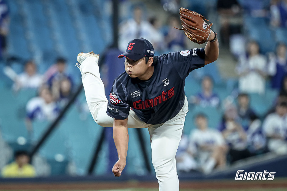 롯데 박진이 24일 대구삼성라이온즈파크에서 열린 삼성과 원정경기에 선발등판해 역투하고 있다. 사진제공|롯데 자이언츠