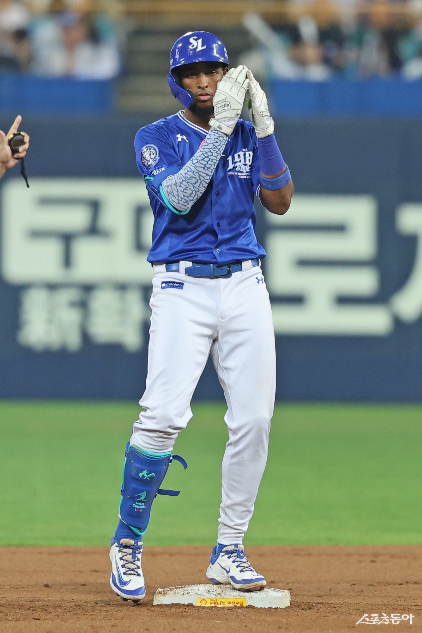 삼성 디아즈가 24일 대구 롯데전에서 4회초 2타점 2루타를 쳐내며 KBO리그 단일시즌 최다 타점 타이기록(146타점)을 수립한 뒤 기뻐하고 있다. 사진제공｜삼성 라이온즈