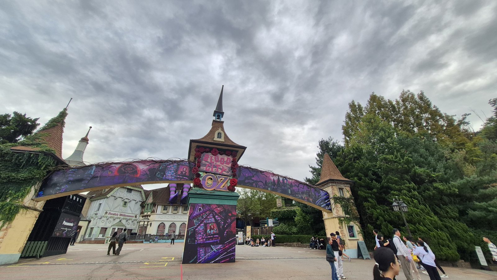 “블러드 시티에 오신 것을 환영합니다. 무서울 준비하세요.” 블러드 시티 입구 모습.   용인 ｜ 양형모 기자